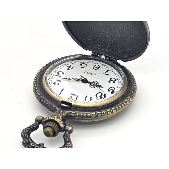 Enamel Owl Pocket Watch – Unique Wildlife Accessory, Personalizable Vintage Look - Picture 5 of 12